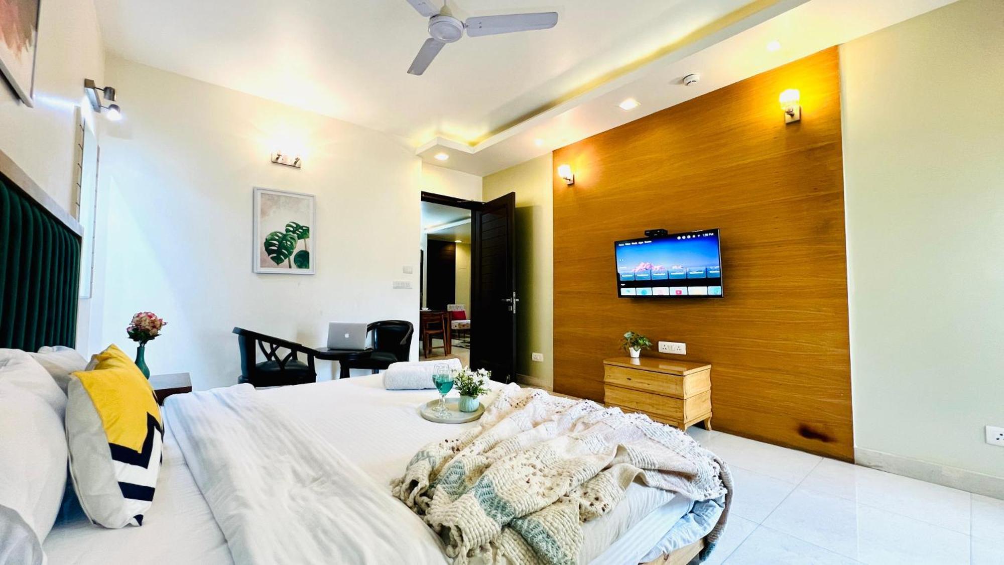 Olive Service Apartments - Greater Kailash New Delhi Room photo