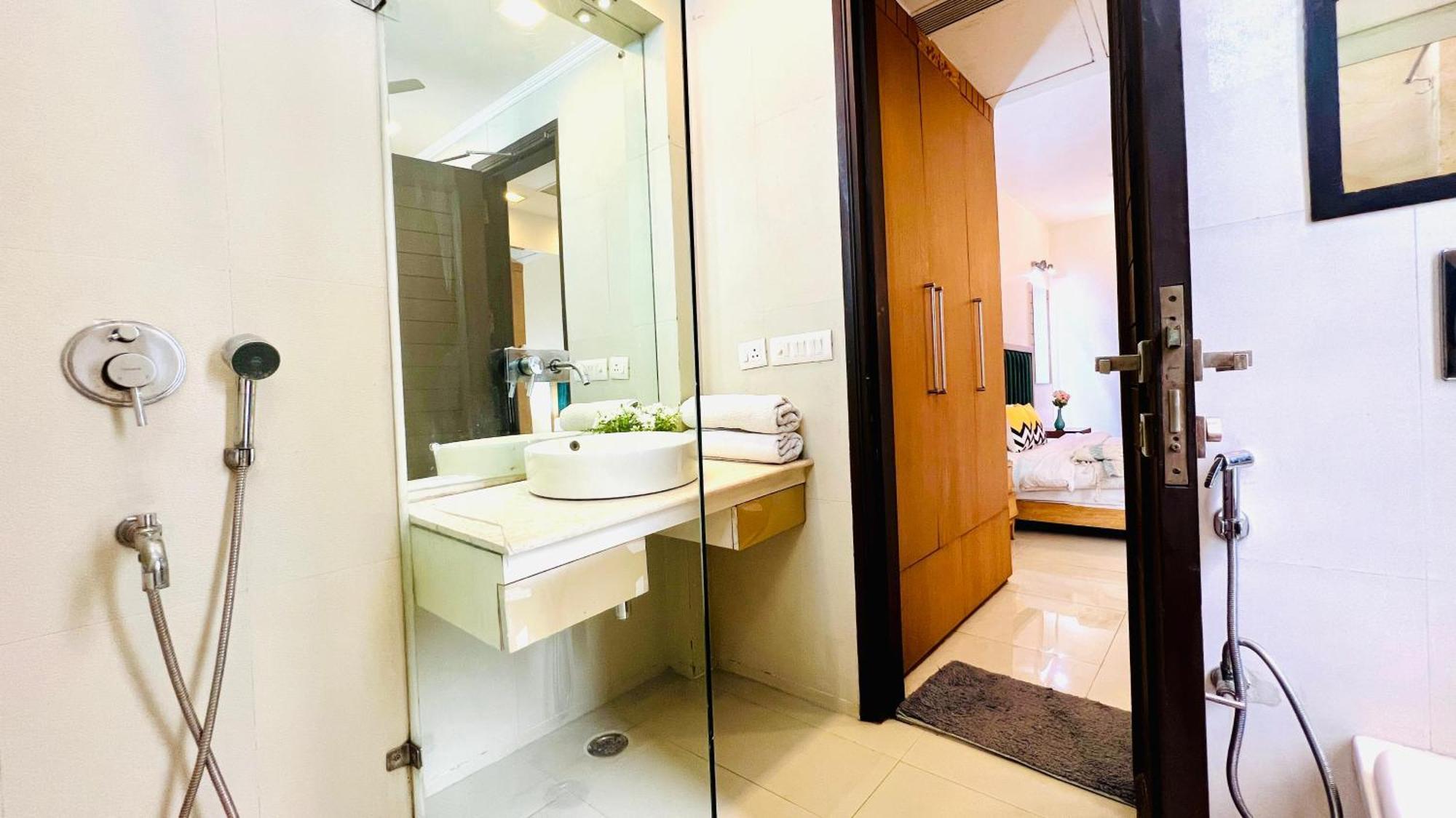 Olive Service Apartments - Greater Kailash New Delhi Room photo